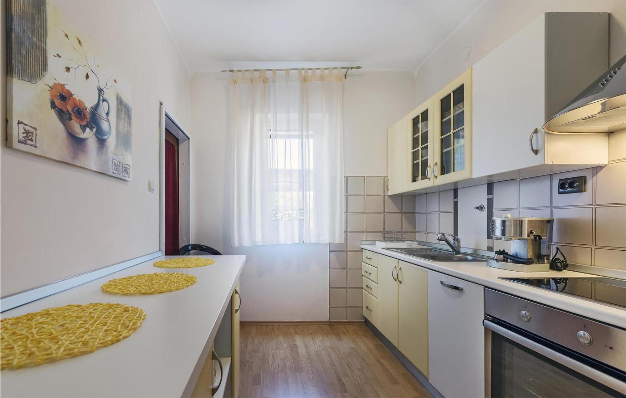 2 Bedroom Beautiful Apartment In Valtura Exterior foto